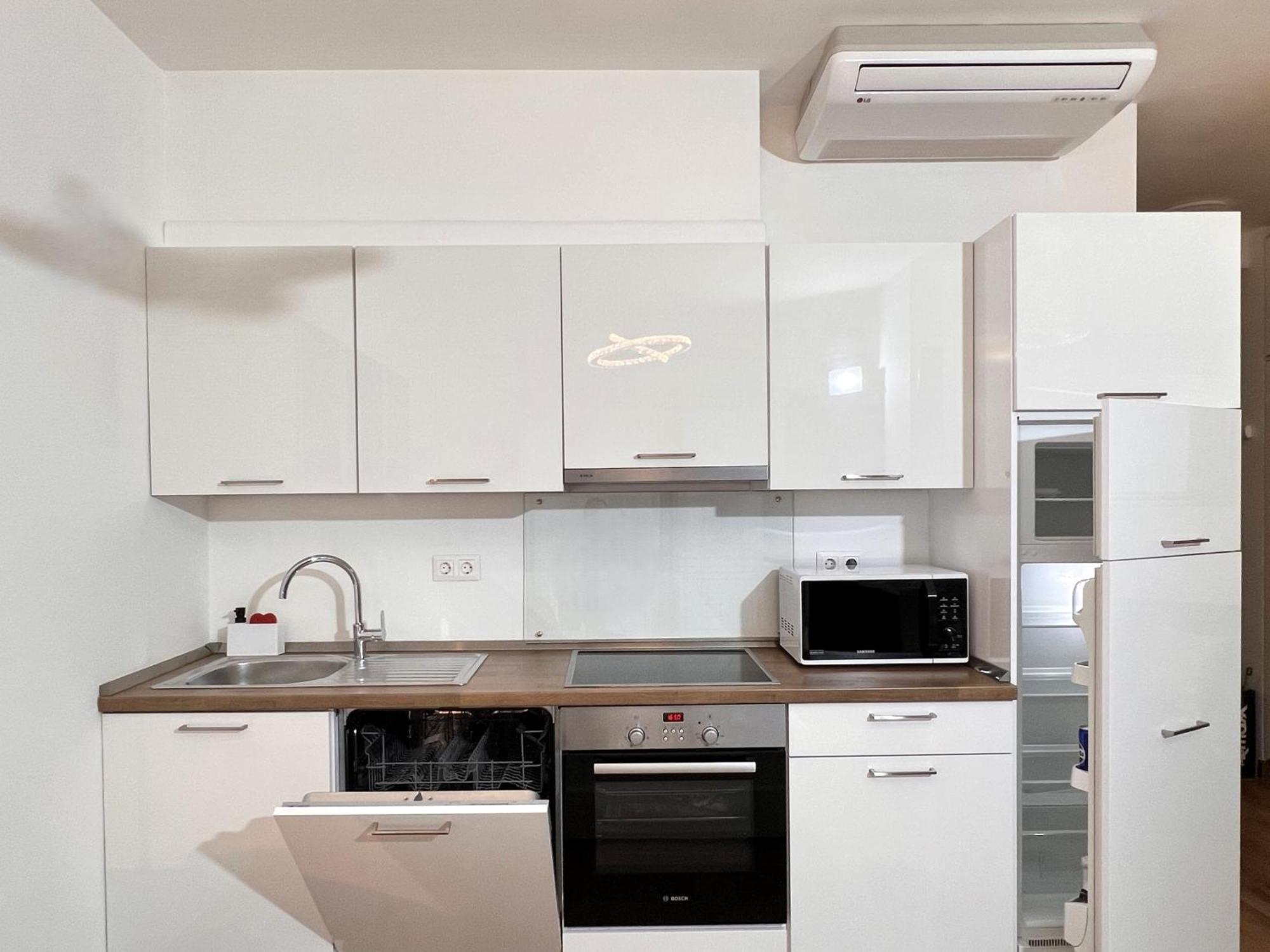 Luxe Central Studio With Pool, Parking & Ac Budapeste Exterior foto