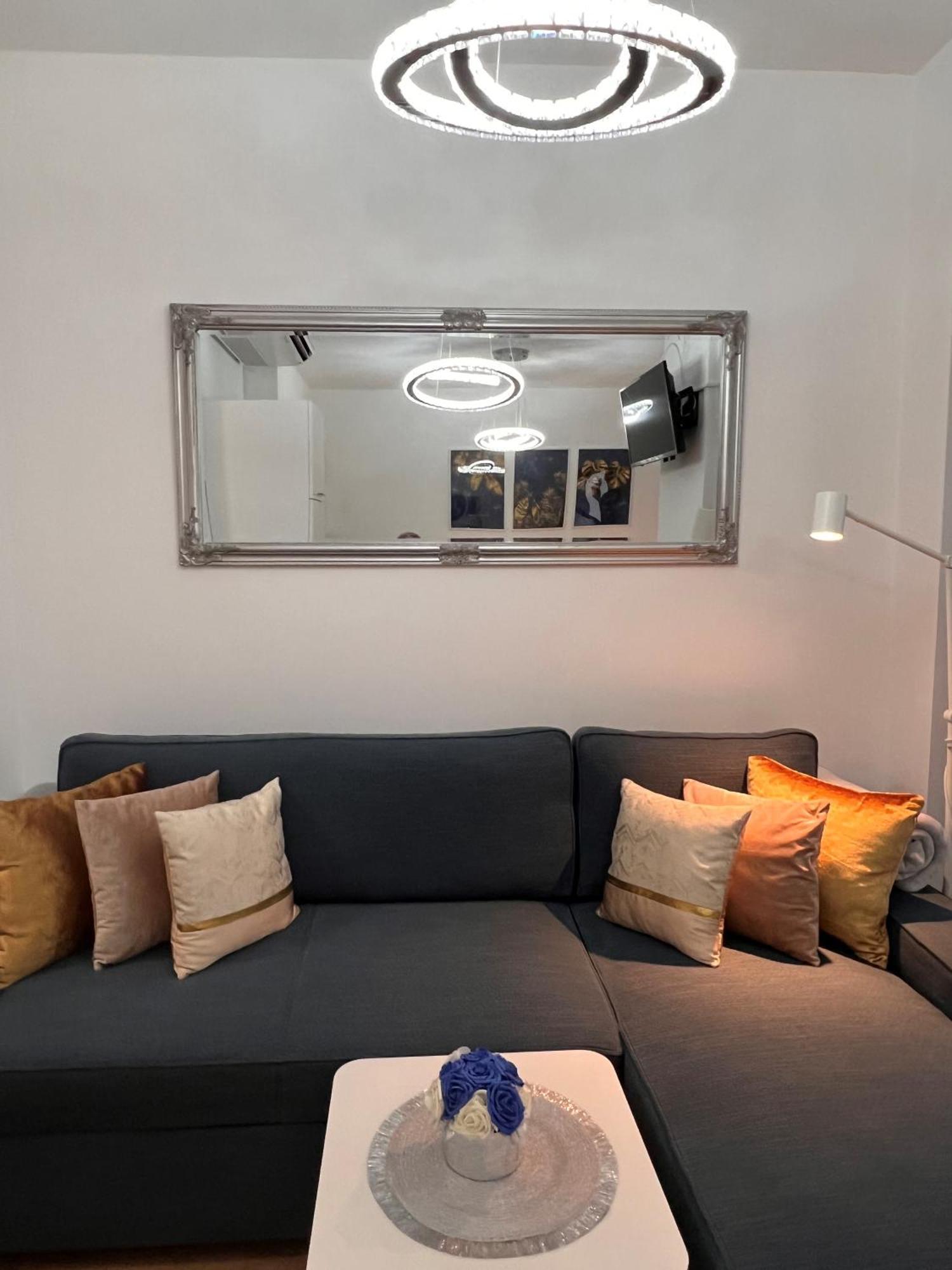 Luxe Central Studio With Pool, Parking & Ac Budapeste Exterior foto